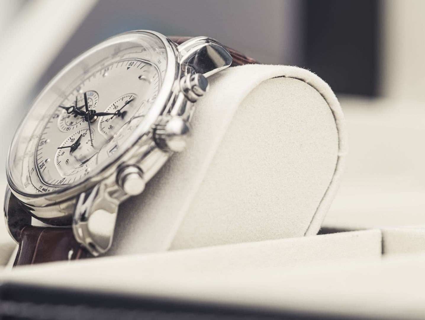 How to Tell if a Watch is Real or Not
